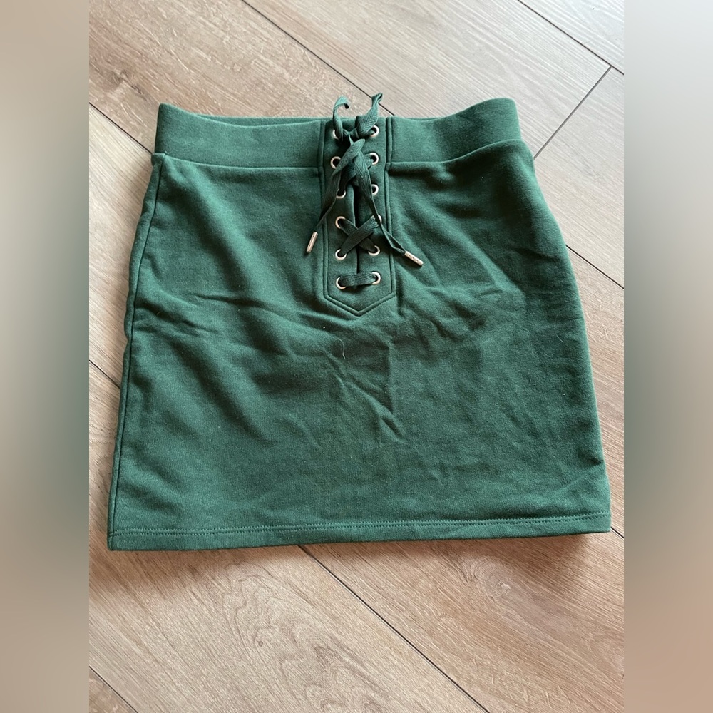 Green lace up mini skirt - size small
